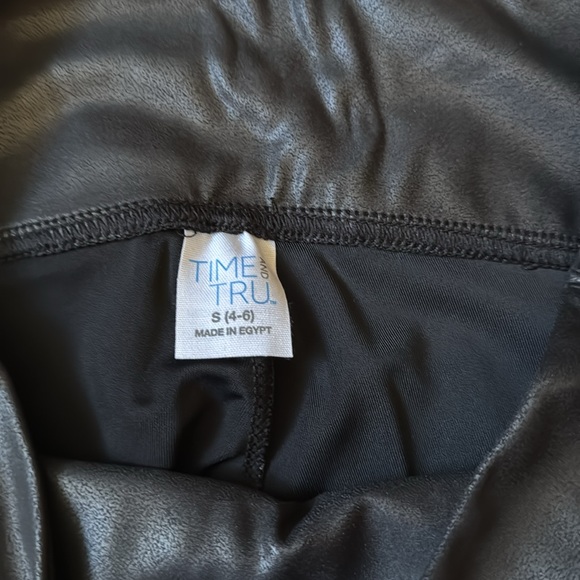 Time and Tru faux leather leggings - Picture 4 of 4
